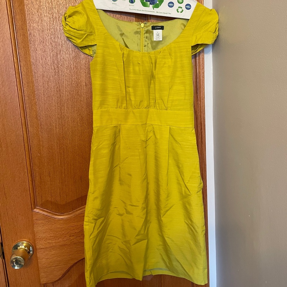 Women’s short sleeve yellow silk dress